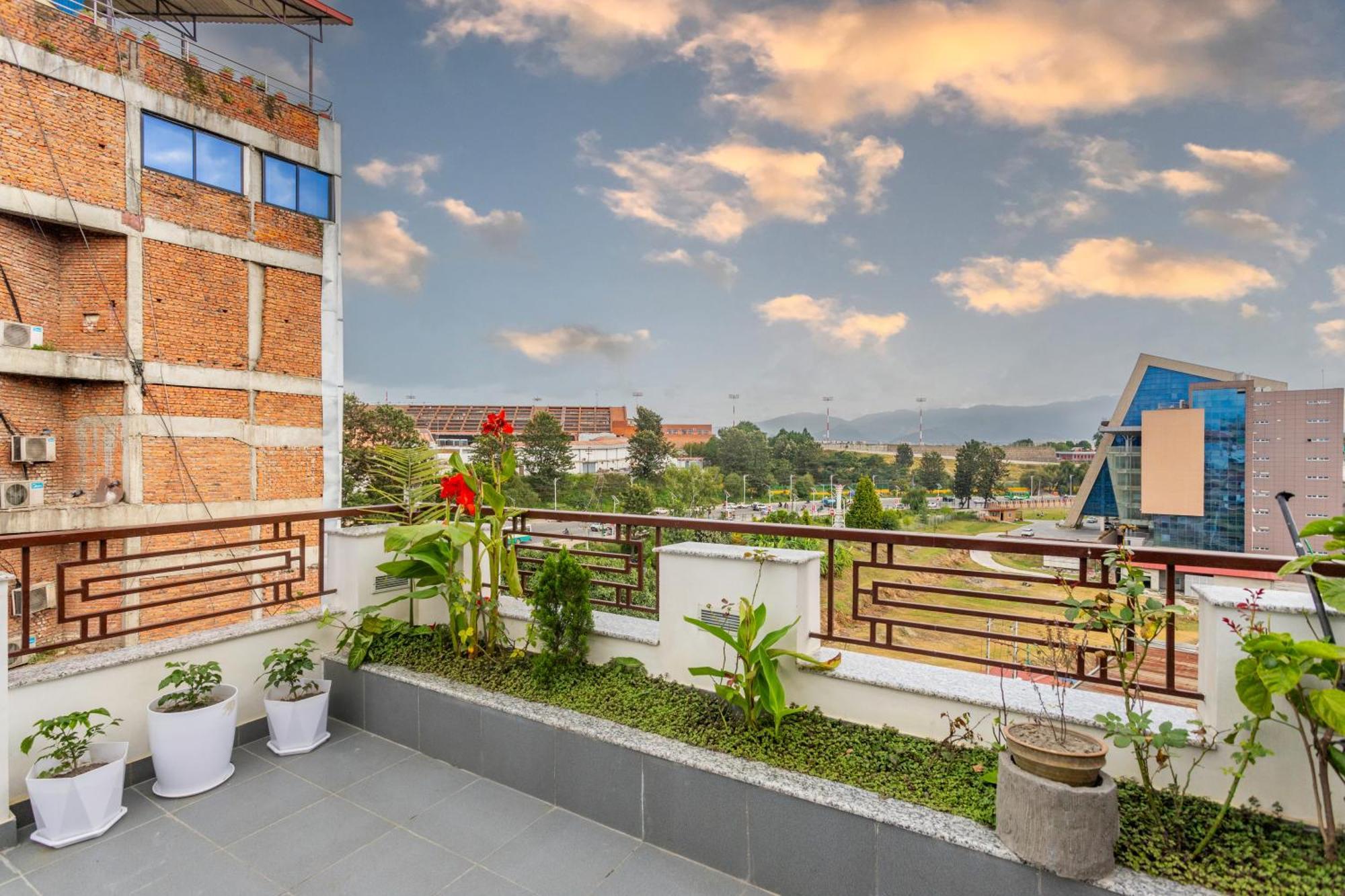 Airport Diana Hotel Катманду Екстер'єр фото